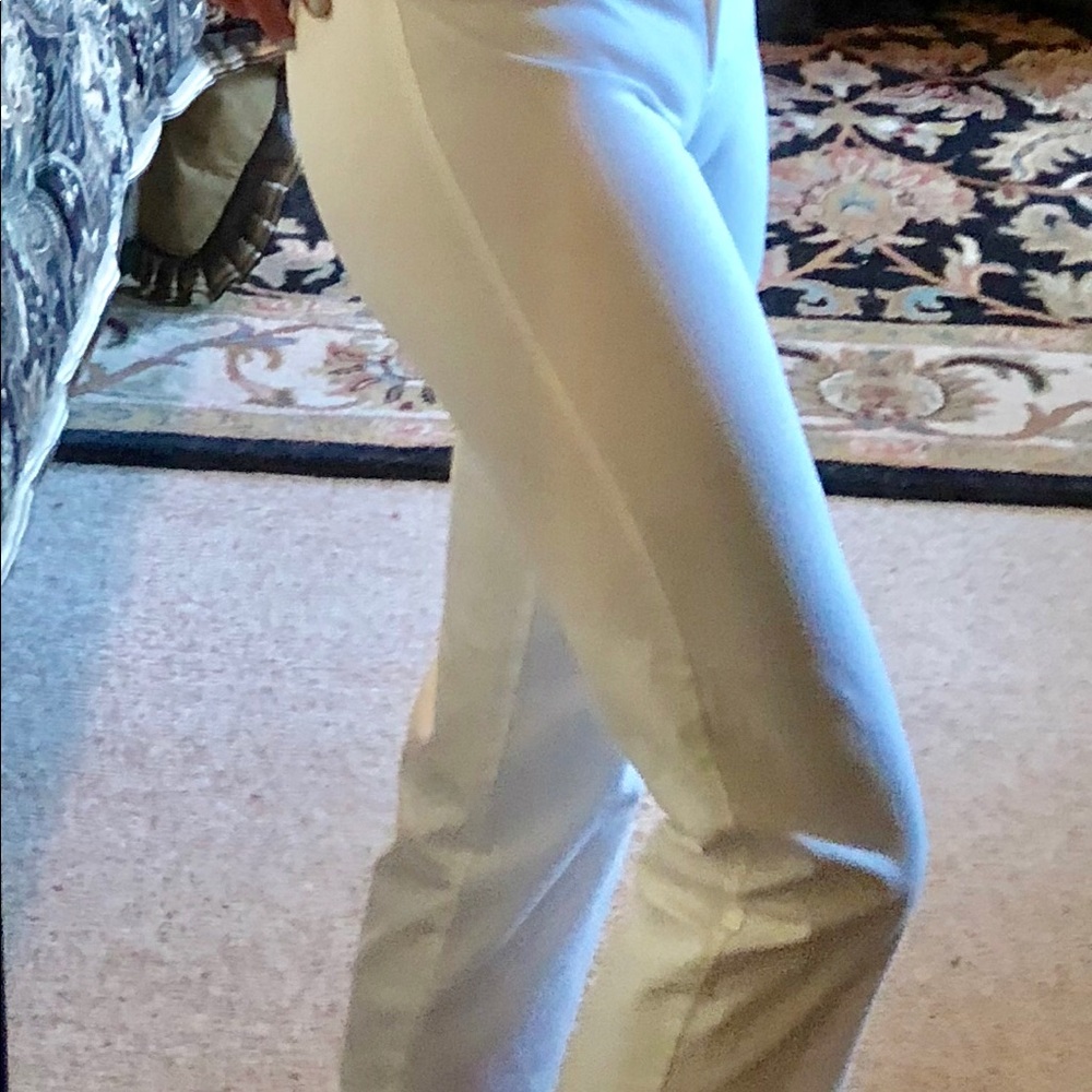 Perfect white stretchy capris by Express size 1-2